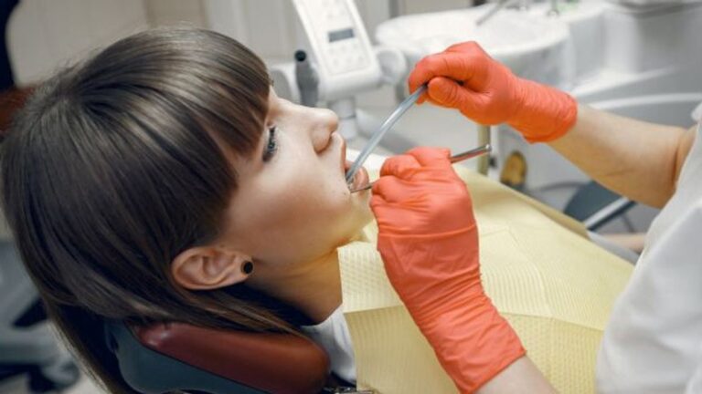 Terapi Sariawan dengan Dental Laser: Cepat Reda Nyeri, Luka Cepat Sembuh